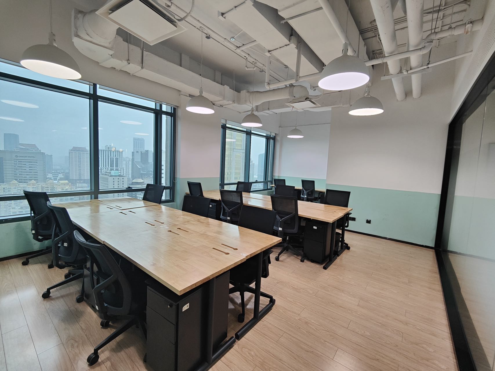 劲松地铁口精装共享办公室 | 10人间靠窗套间 | 注册地址+全包价现房入驻