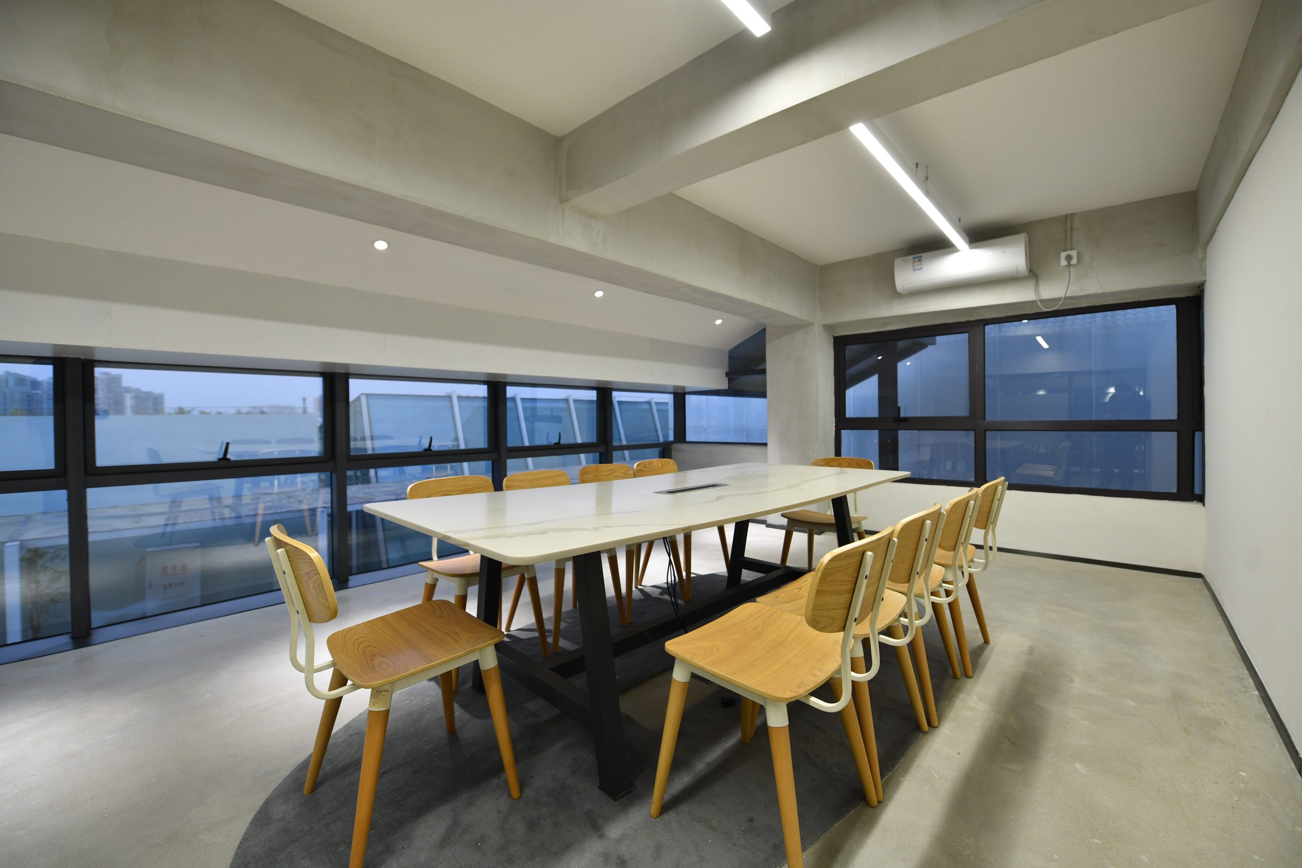 共享办公行业深度解析：智能化驱动下的机遇与挑战