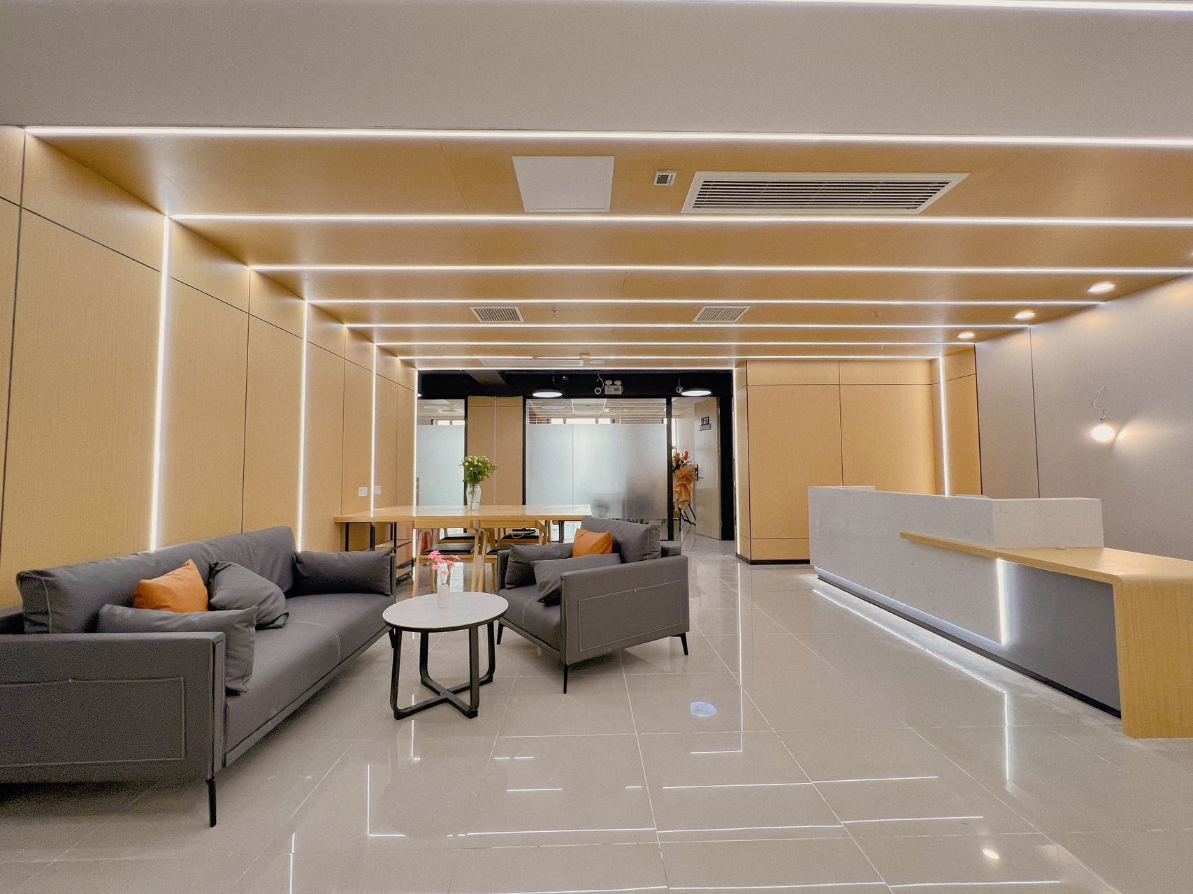 上海双地铁交汇口精装共享办公空间 | 人均1200元/月起 | 租工位送注册地址