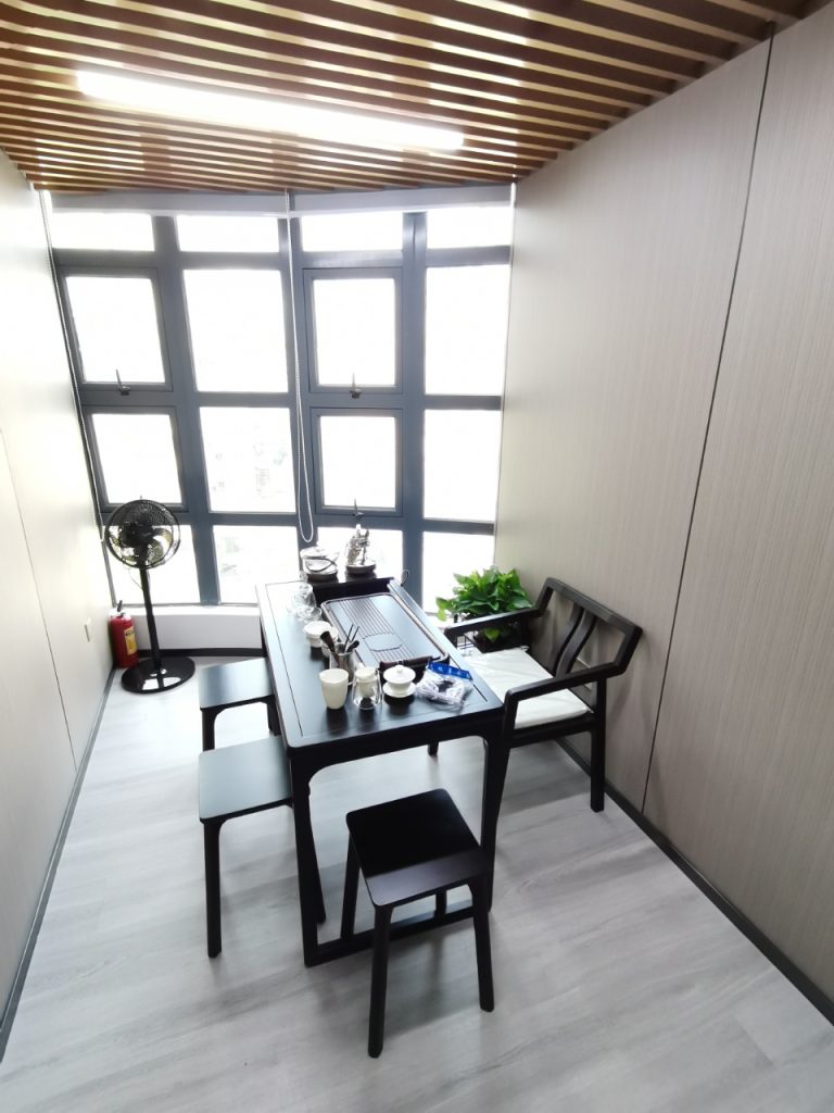 Workerspace•积木空间B06房：昌岗地铁站旁精装共享办公室，1180元/月全包价