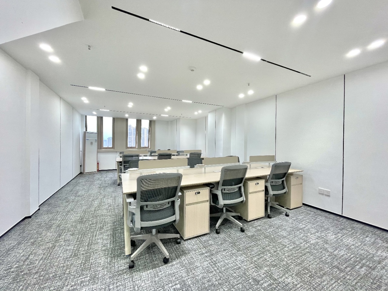 【世纪城双地铁】泰然C座1212招租 | 180㎡实用共享办公 | 4室+18位 | 9500全包 含物业