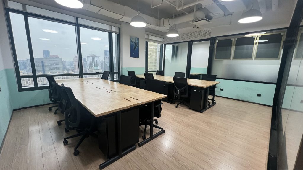 【俯瞰外滩·执掌核心】氪空间海洋大厦社区 | 最高三层全景商务舱 | 13-21人江景办公室即刻入驻
